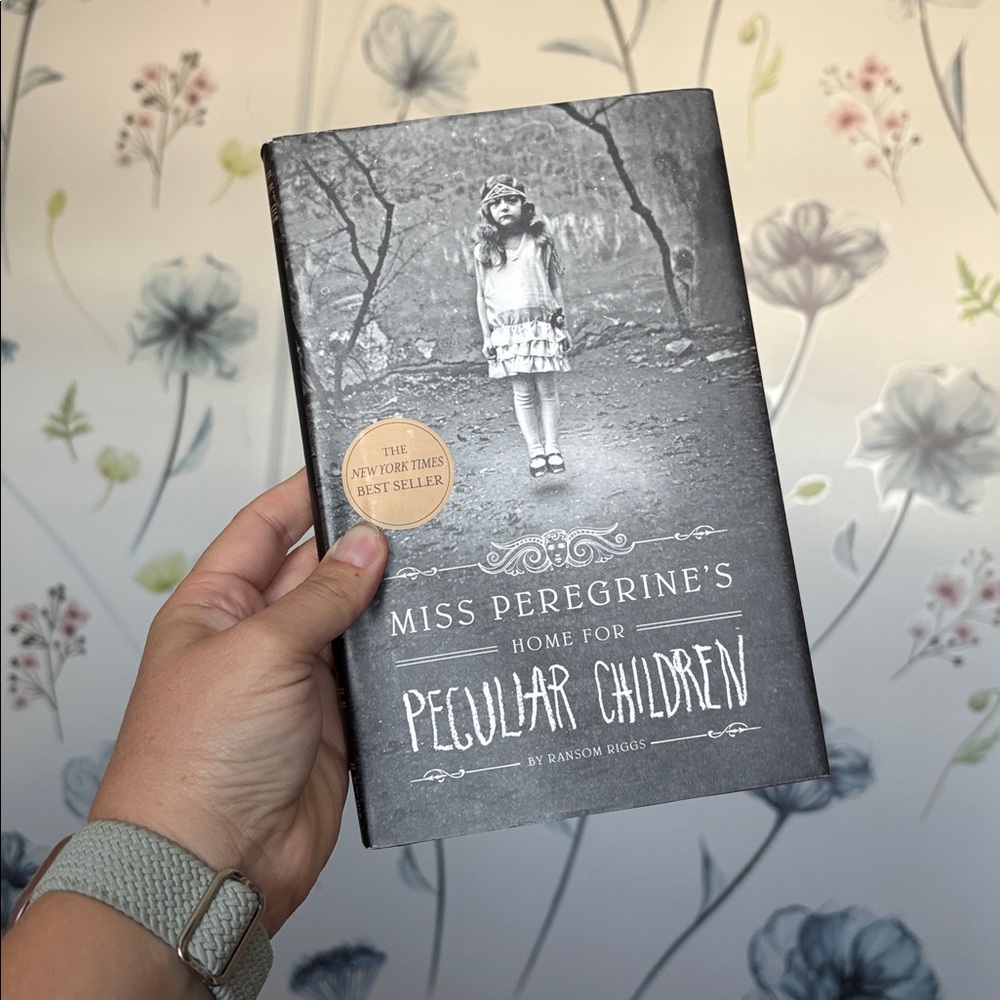 Miss Peregrine's Home for Peculiar Children Book Set - Picture 2 of 6
